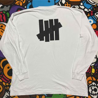 アンディフィーテッド(UNDEFEATED)のundefeated ロンt tee tシャツ　XL Logo 白　ホワイト(Tシャツ/カットソー(七分/長袖))