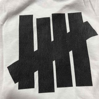 UNDEFEATED - undefeated ロンt tee tシャツ XL Logo 白 ホワイトの ...