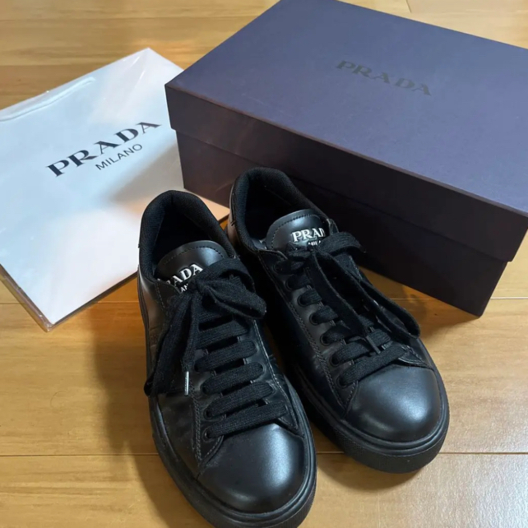 超美品  PRADA レザーロゴスニーカー メンズ25cm 黒