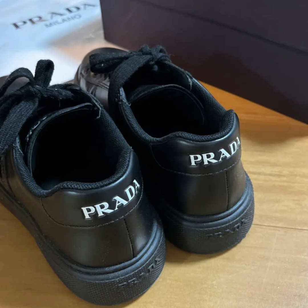 超美品  PRADA レザーロゴスニーカー メンズ25cm 黒