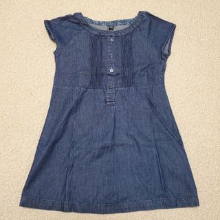 ユニクロ(UNIQLO)のユニクロ　女の子　デニムワンピース　120cm(ワンピース)