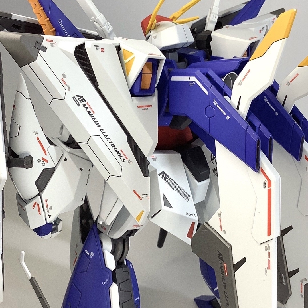 2022高い素材 HGUC RX-105 塗装済完成品 クスィーガンダム プラモデル