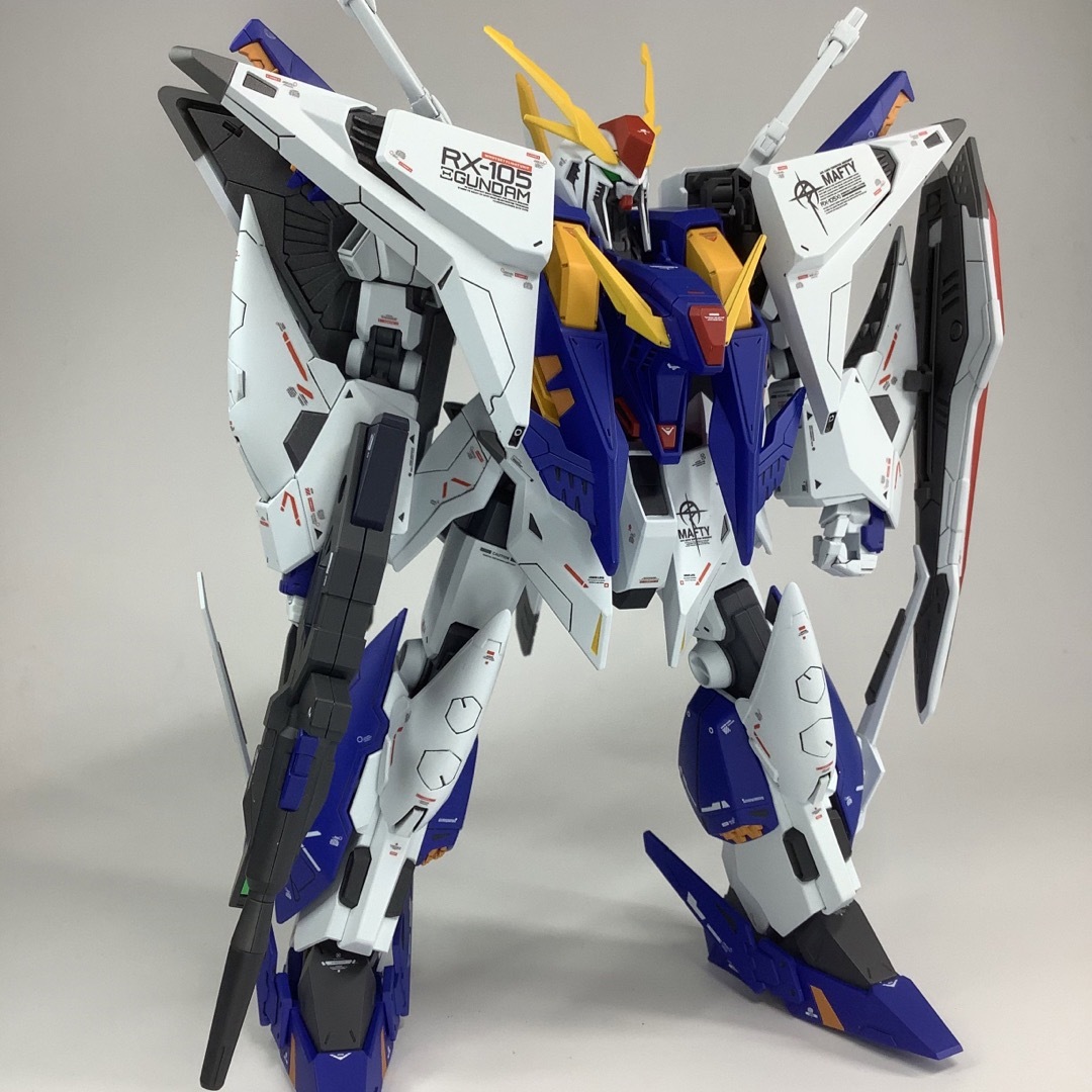 2022高い素材 HGUC RX-105 塗装済完成品 クスィーガンダム プラモデル