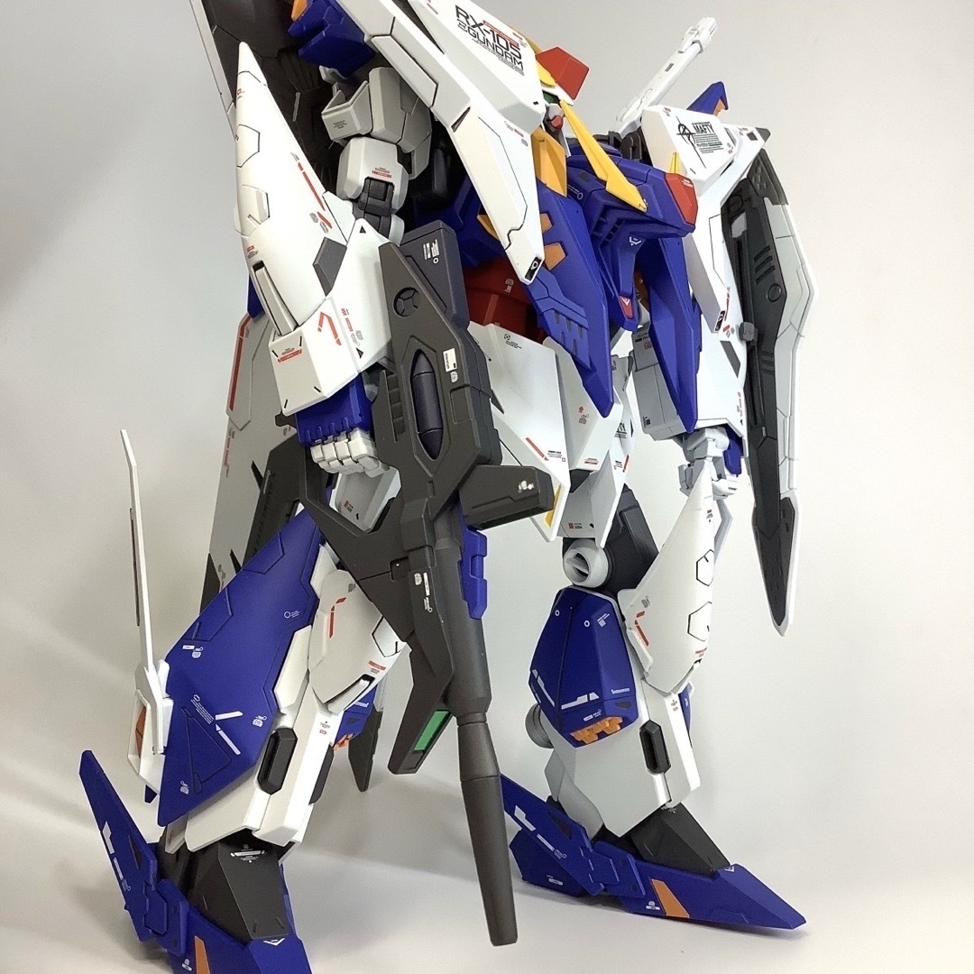 2022高い素材 HGUC RX-105 塗装済完成品 クスィーガンダム プラモデル