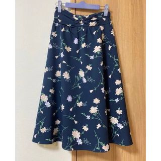 マジェスティックレゴン(MAJESTIC LEGON)のマジェスティックレゴン　花柄スカート(ひざ丈スカート)