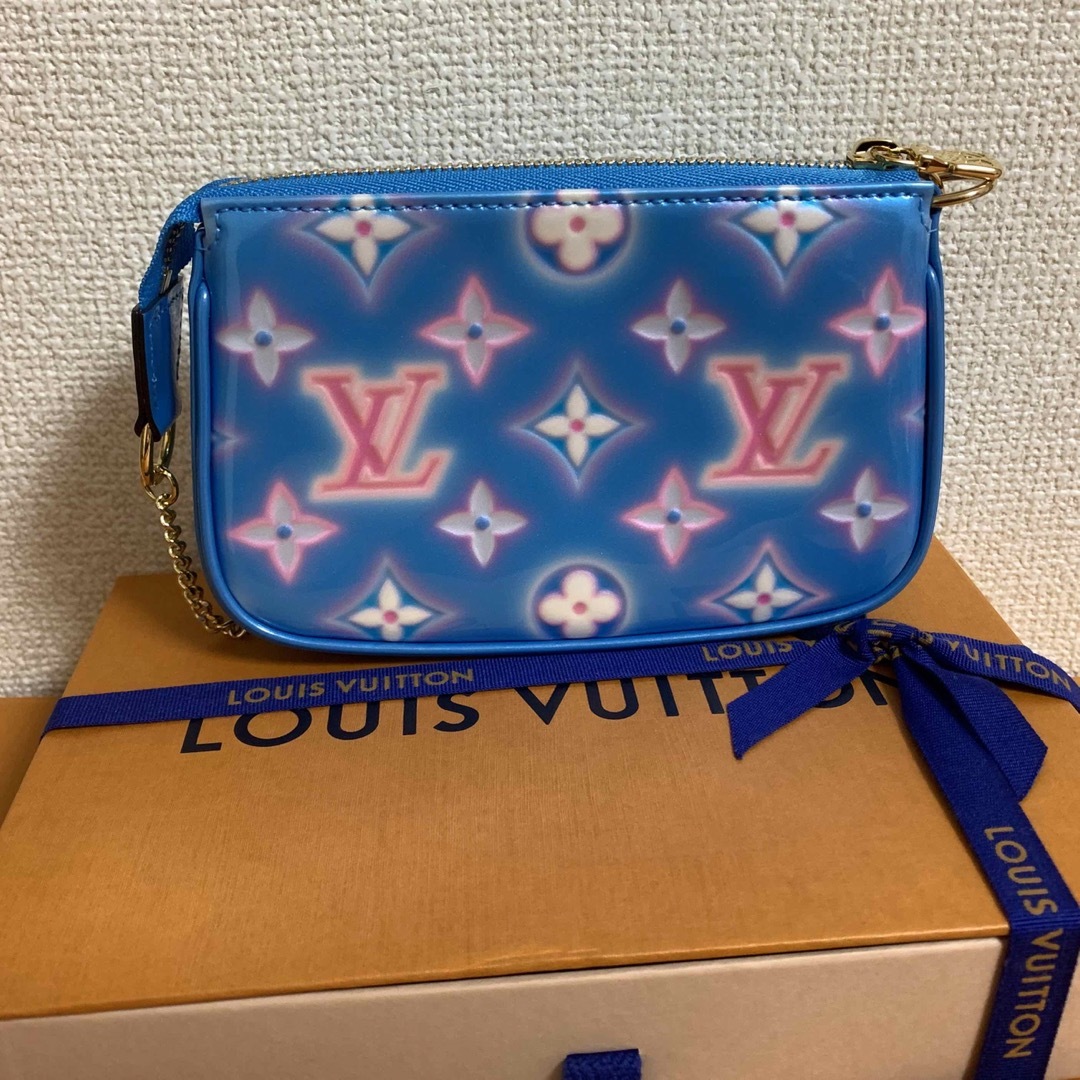 LOUIS VUITTON(ルイヴィトン)のルイヴィトン　ミニ･ポシェット・アクセソワール　新品 レディースのファッション小物(ポーチ)の商品写真