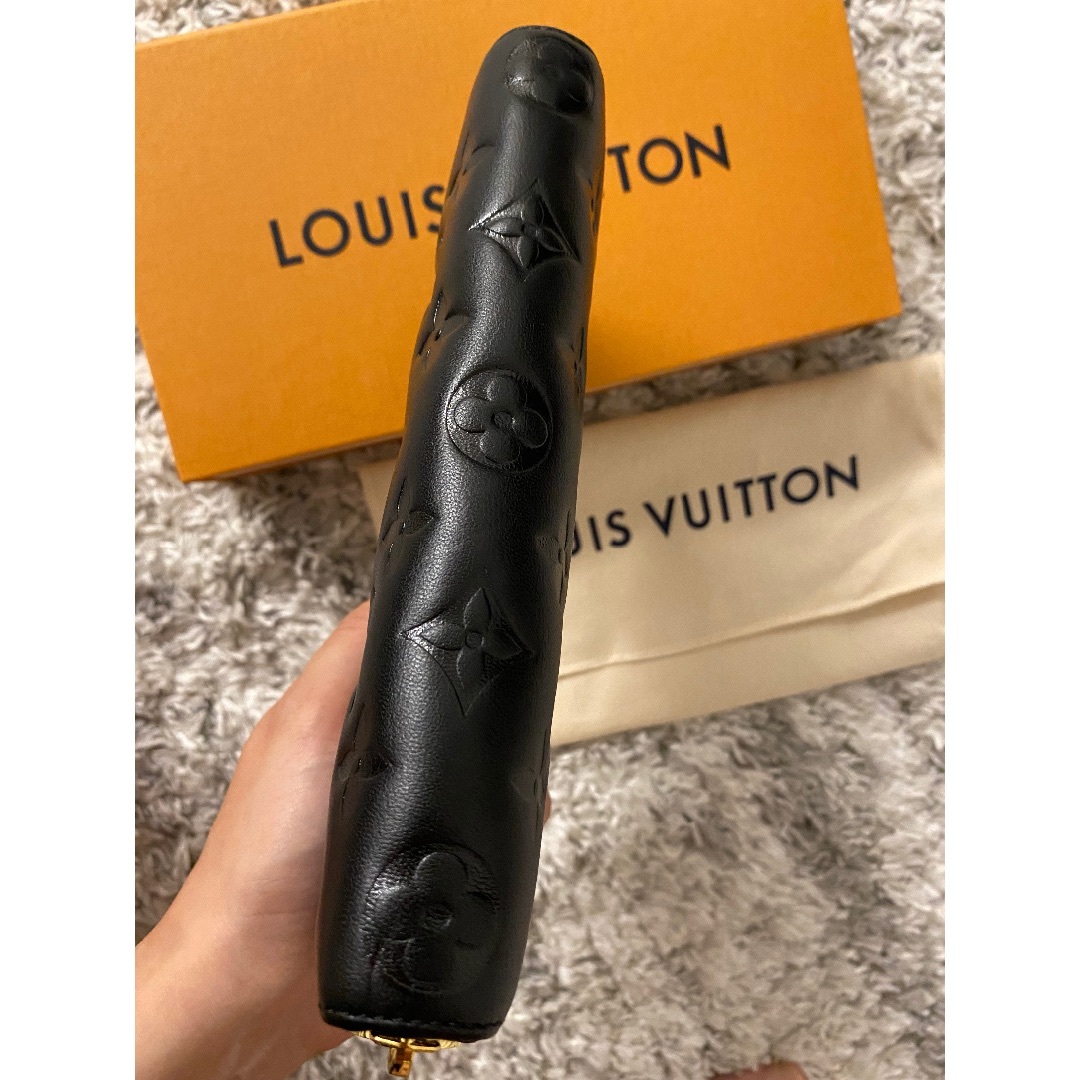 LOUIS VUITTON(ルイヴィトン)のヴィトン　ジッピーウォレット　ラムレザー　ノワール レディースのファッション小物(財布)の商品写真