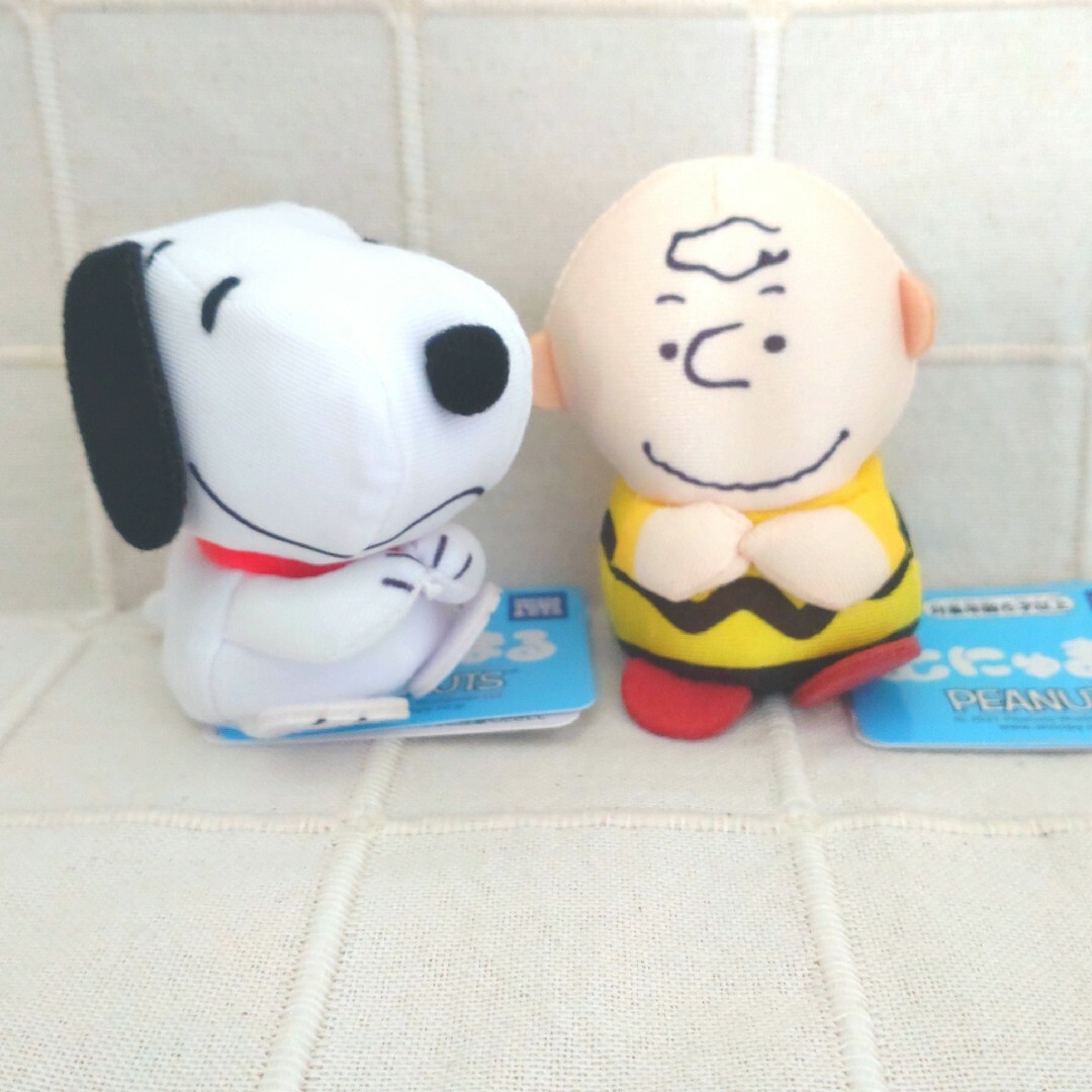 SNOOPY(スヌーピー)のスヌーピー & チャーリーブラウン お手だま マスコット ぬいぐるみ 新品 エンタメ/ホビーのおもちゃ/ぬいぐるみ(ぬいぐるみ)の商品写真