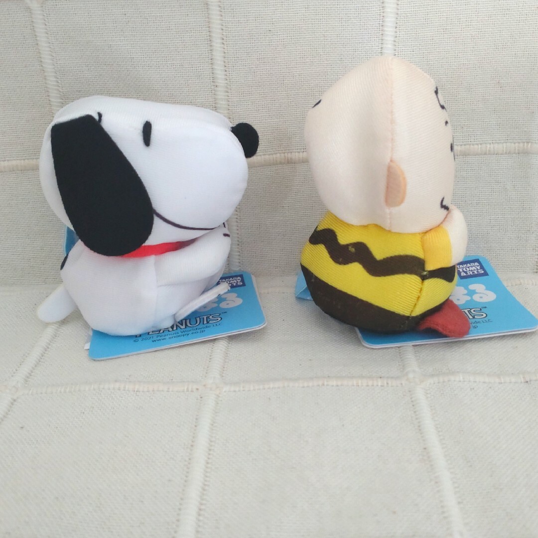 SNOOPY(スヌーピー)のスヌーピー & チャーリーブラウン お手だま マスコット ぬいぐるみ 新品 エンタメ/ホビーのおもちゃ/ぬいぐるみ(ぬいぐるみ)の商品写真