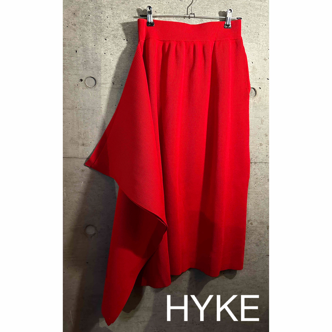 HYKE(ハイク)のHYKE ハイク リブニット スカート アシンメトリー RED 美品 ポケット有 レディースのスカート(ひざ丈スカート)の商品写真