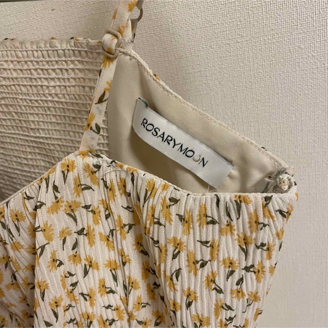 Rosary moon(ロザリームーン)のROSARYMOON FlowerPleatsCamiDress yellow レディースのワンピース(ロングワンピース/マキシワンピース)の商品写真