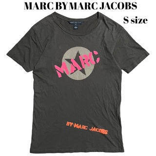 マークバイマークジェイコブス(MARC BY MARC JACOBS)のMARC BY MARC JACOBS デザインTシャツ 染み込み ブラウン(Tシャツ/カットソー(半袖/袖なし))