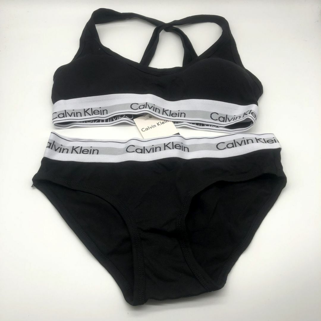 Calvin Klein(カルバンクライン)のカルバンクライン　レディース 上下セット　下着　クロスブラ　Mサイズ　黒 レディースの下着/アンダーウェア(ブラ&ショーツセット)の商品写真