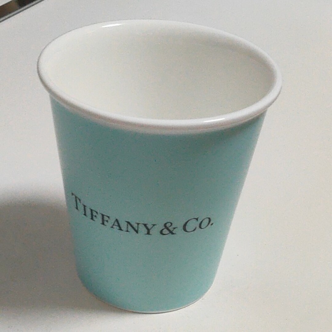 Tiffany & Co.(ティファニー)のティファニー エブリデイ オブジェクト ボーンチャイナ ペーパー カップ インテリア/住まい/日用品のキッチン/食器(グラス/カップ)の商品写真