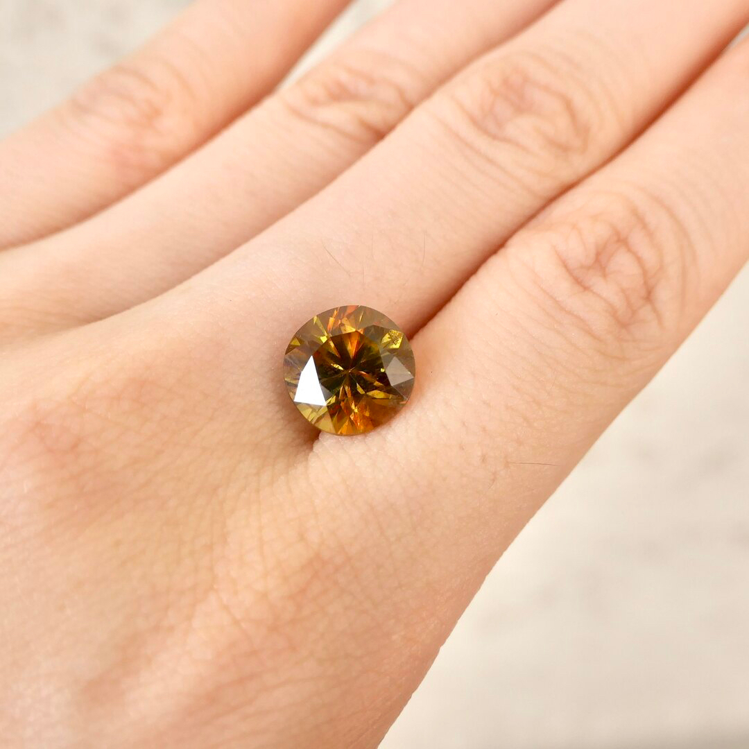 鑑別書あり】大粒スフェーン 4.63ct ラウンド ブリリアントカット
