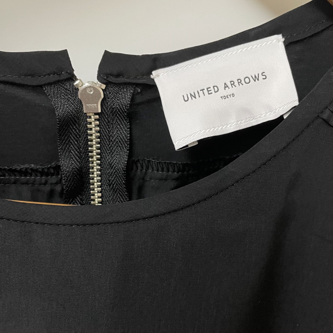 UNITED ARROWS(ユナイテッドアローズ)のUNITED ARROWS 黒ブラウス レディースのトップス(シャツ/ブラウス(半袖/袖なし))の商品写真