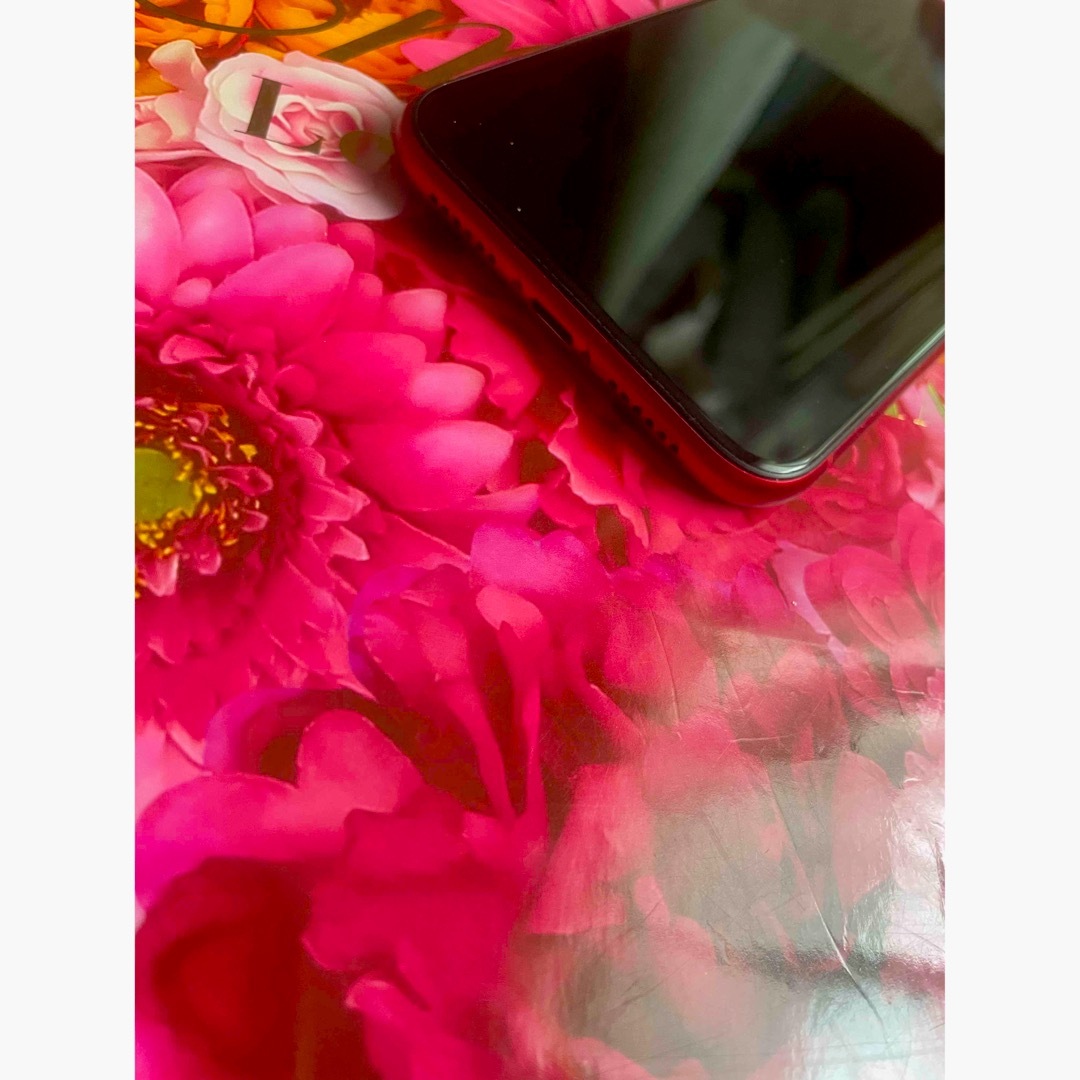 Apple(アップル)の美品iPhone XR 64GB Product RED  SIMフリー　ケース スマホ/家電/カメラのスマートフォン/携帯電話(スマートフォン本体)の商品写真