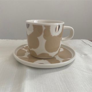 マリメッコ(marimekko)のマリメッコ　ウニッコ　ベージュ×シルバー　マグカッププレートワンセット(食器)