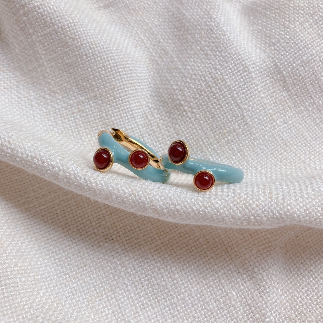 H.P.FRANCE(アッシュペーフランス)のOld Design red pierce レディースのアクセサリー(ピアス)の商品写真