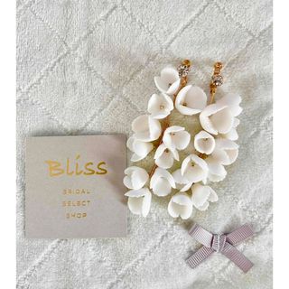 ブリス(Bliss)の【美品】フラワーイヤリング(イヤリング)