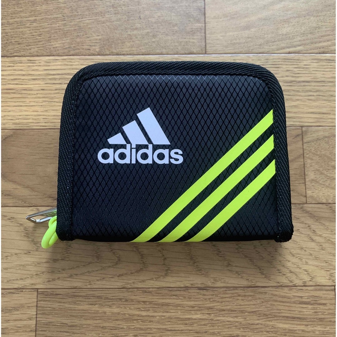 adidas(アディダス)のアディダス　二つ折り財布 キッズ/ベビー/マタニティのこども用ファッション小物(財布)の商品写真