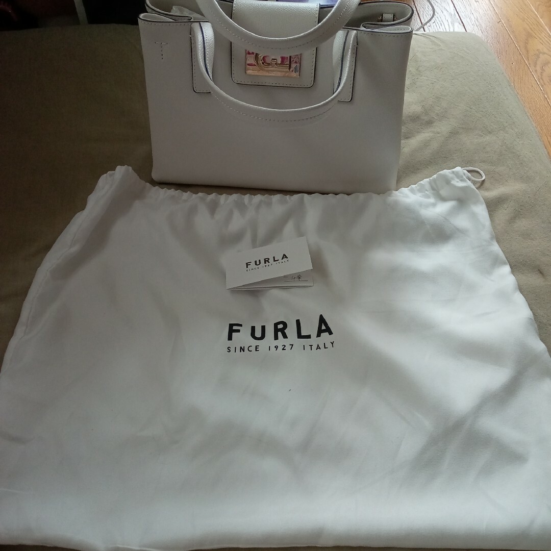 FURLA　ホワイトバック