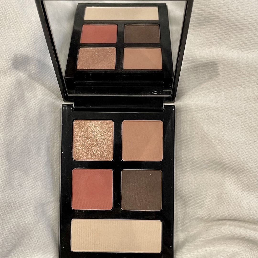 BOBBI BROWN(ボビイブラウン)のエッセンシャルマルチカラーアイシャドウパレット コスメ/美容のベースメイク/化粧品(アイシャドウ)の商品写真