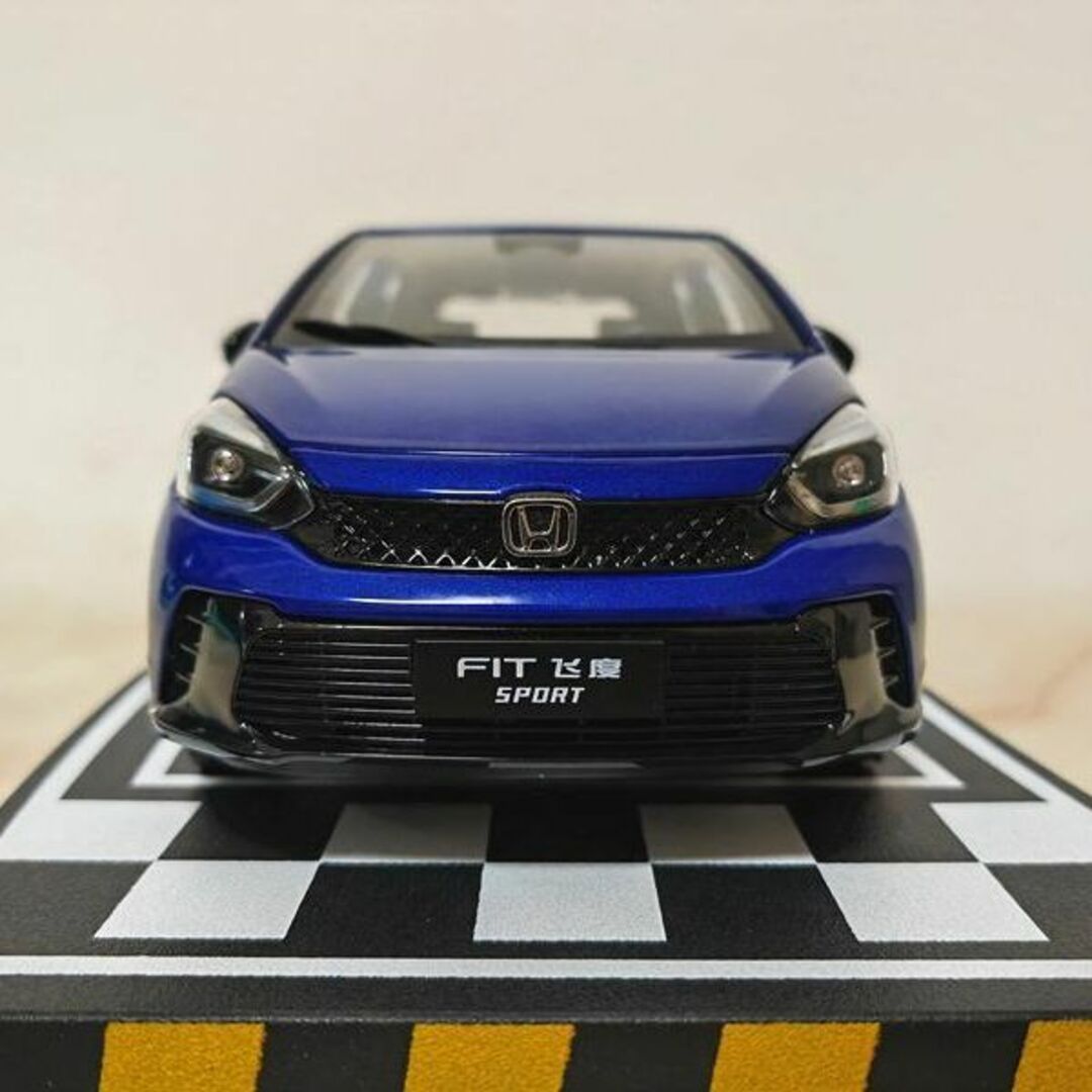 ミニカー 1/18 ホンダ フィット FIT 2023 ピンク