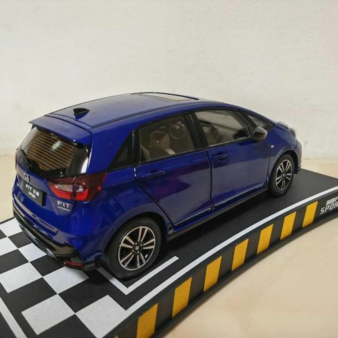 ミニカー 1/18 ホンダ フィット FIT 2023 ピンク