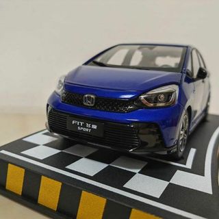 ミニカー 1/18 ホンダ フィット FIT 2023 ピンク