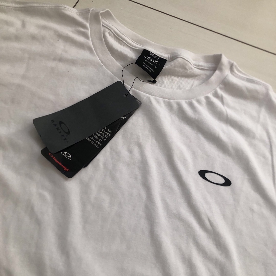 Oakley ☆￥3,850オークリーOAKLEY☆DRY速乾Tシャツ大阪【Ｌ】の通販 by karipiro's shop｜オークリーならラクマ