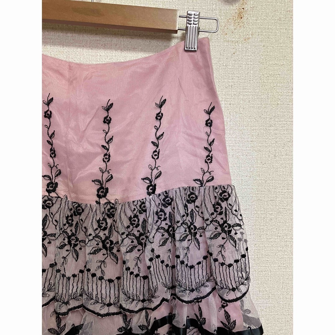 ANNA SUI(アナスイ)のANNA SUI アナスイ　ティアード　フリル　レース　フレア　刺繍　スカート レディースのスカート(ひざ丈スカート)の商品写真