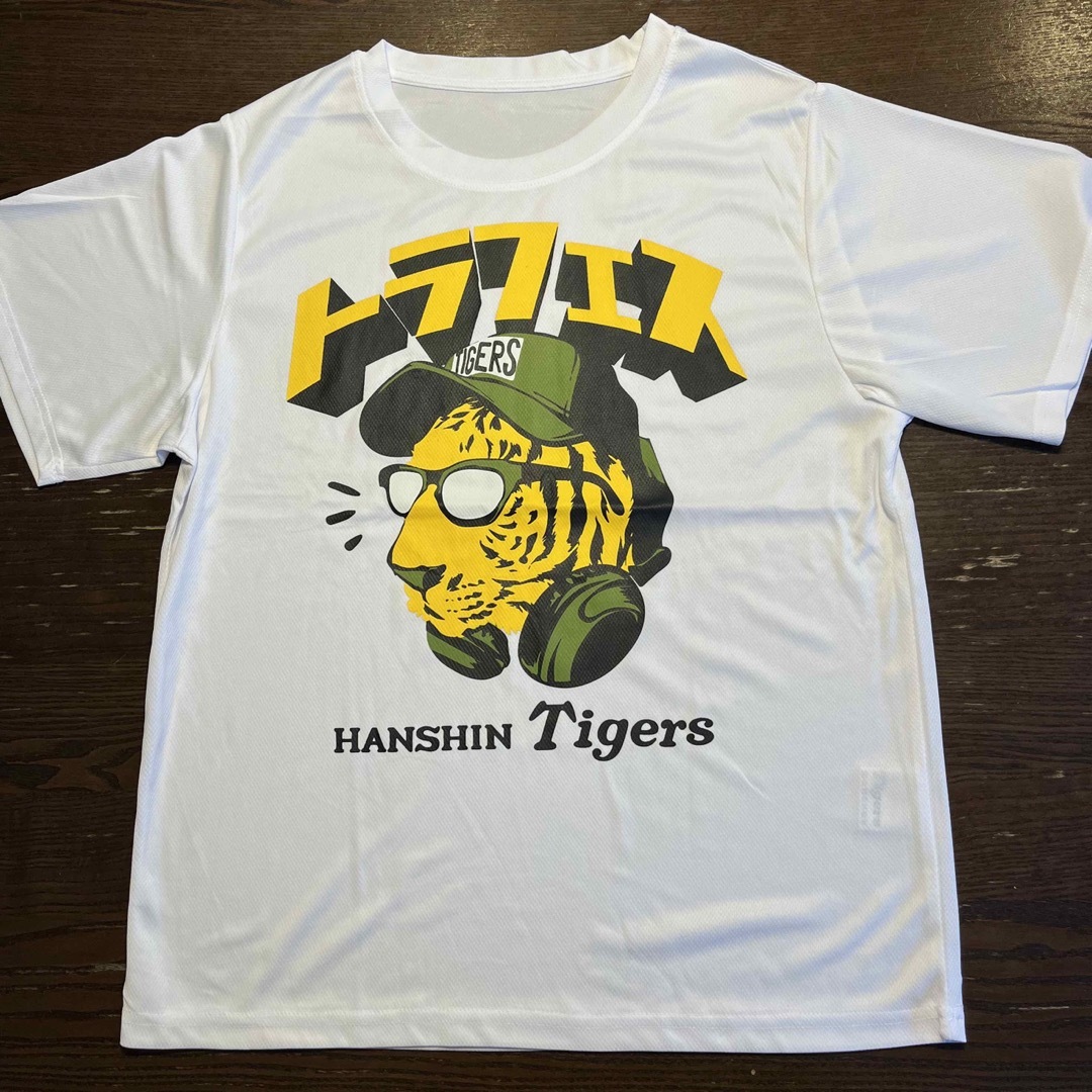 阪神タイガース(ハンシンタイガース)の2枚組！トラフェスTシャツ　新品 スポーツ/アウトドアの野球(応援グッズ)の商品写真