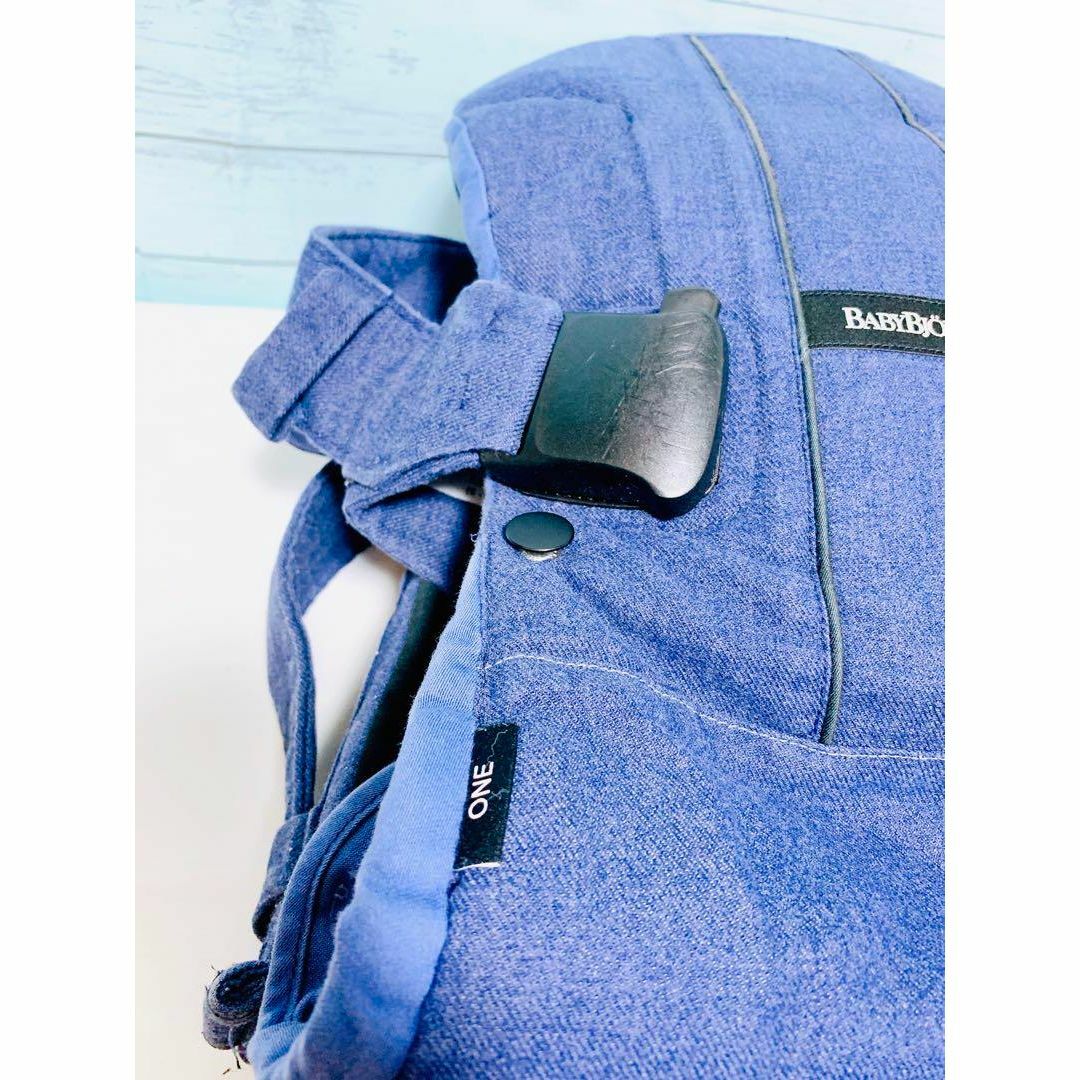 BABYBJORN(ベビービョルン)のベビービョルン　抱っこ紐　ONE デニム生地　中古 キッズ/ベビー/マタニティの外出/移動用品(抱っこひも/おんぶひも)の商品写真