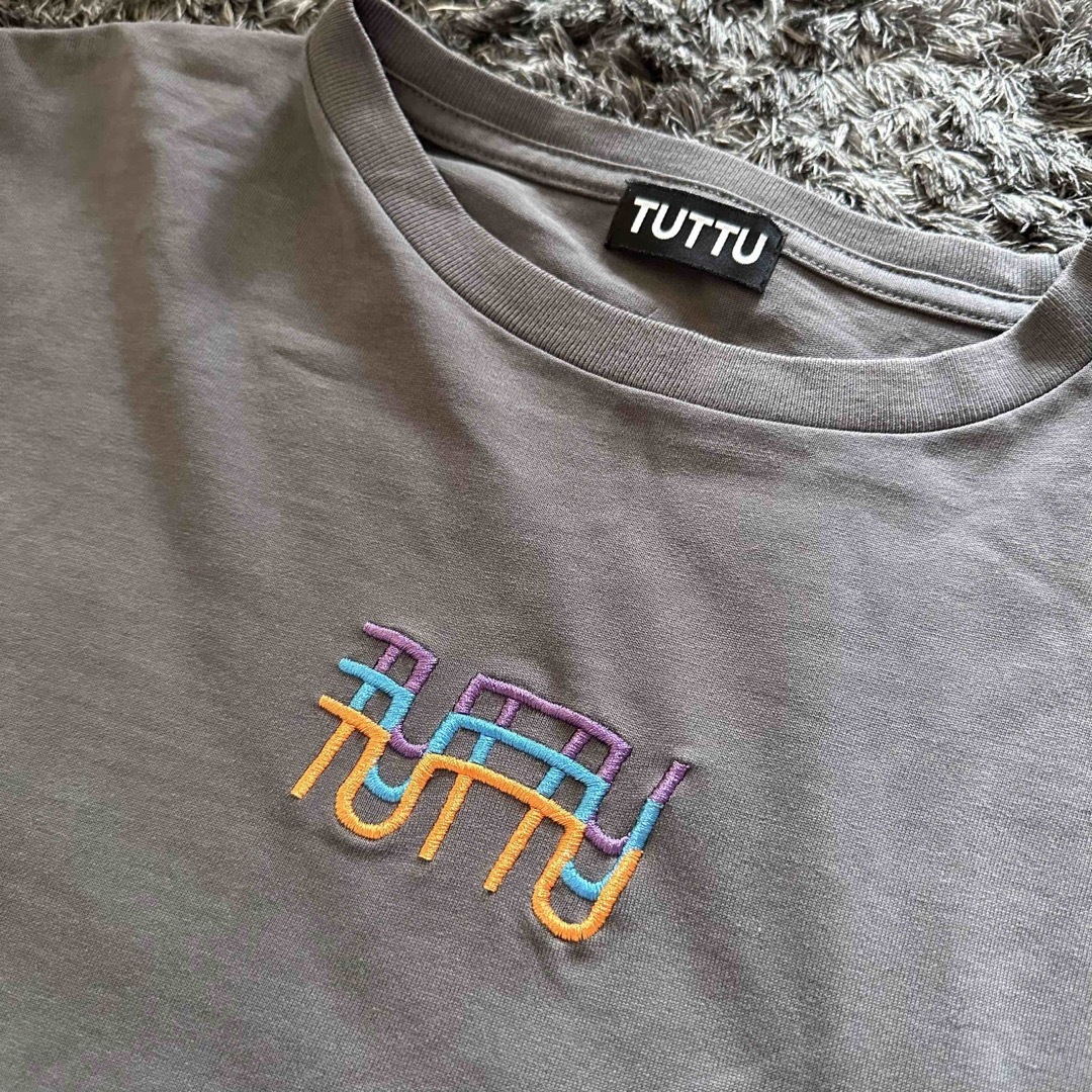 TUTTUトゥトゥ　刺繍ロゴ　Tシャツ メンズのトップス(Tシャツ/カットソー(半袖/袖なし))の商品写真