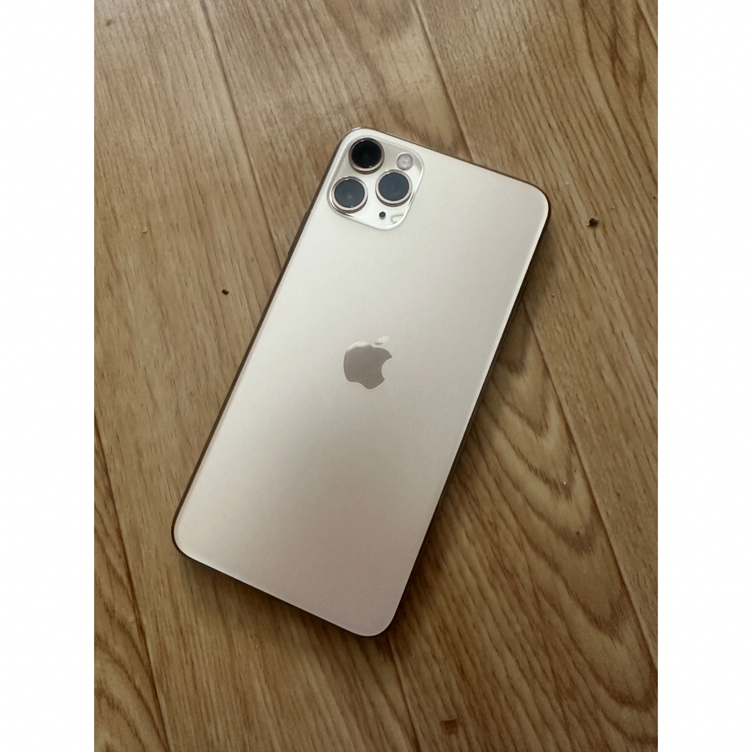 Apple(アップル)のiPhone11Pro MAX 256GB ゴールド スマホ/家電/カメラのスマートフォン/携帯電話(携帯電話本体)の商品写真