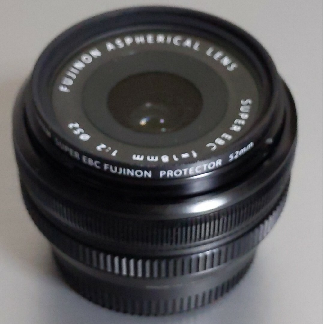 富士フイルム(フジフイルム)の新品同様　FUJIFILM　XF18mm F2　R　純正レンズフィルター付 スマホ/家電/カメラのカメラ(レンズ(単焦点))の商品写真