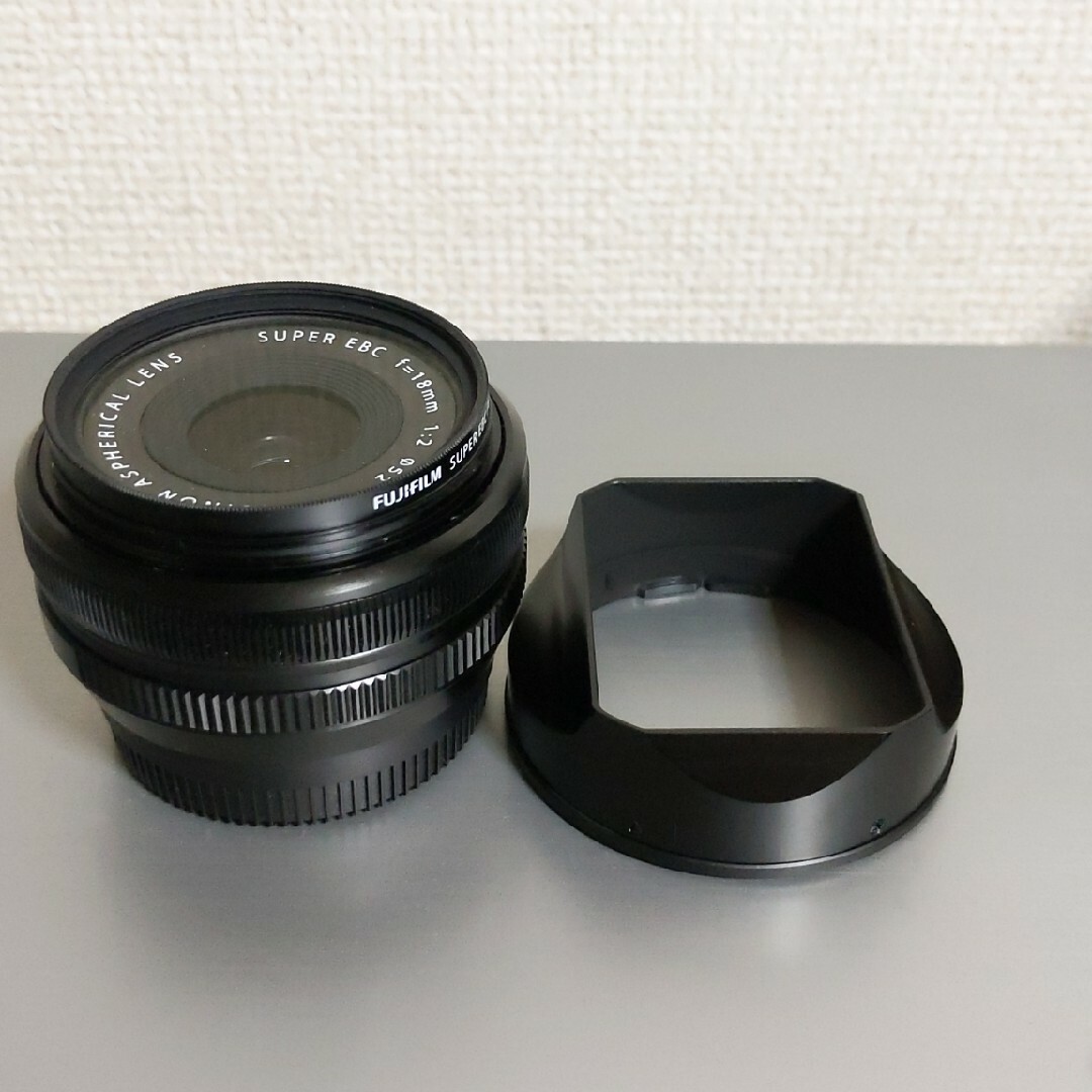 富士フイルム(フジフイルム)の新品同様　FUJIFILM　XF18mm F2　R　純正レンズフィルター付 スマホ/家電/カメラのカメラ(レンズ(単焦点))の商品写真