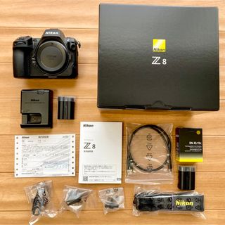 ニコン(Nikon)の新品同様 Nikon Z8 ボディ　純正バッテリープラス1個付き(新品同様)(ミラーレス一眼)