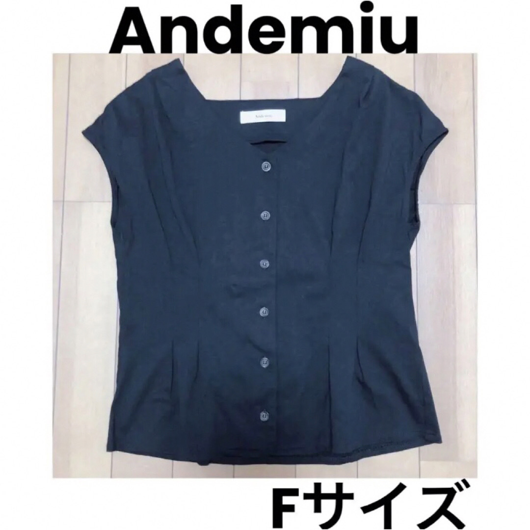 Andemiu(アンデミュウ)のAndemiu アンデミュウ タックボタン ブラウス ブラック フリーサイズ レディースのトップス(シャツ/ブラウス(半袖/袖なし))の商品写真