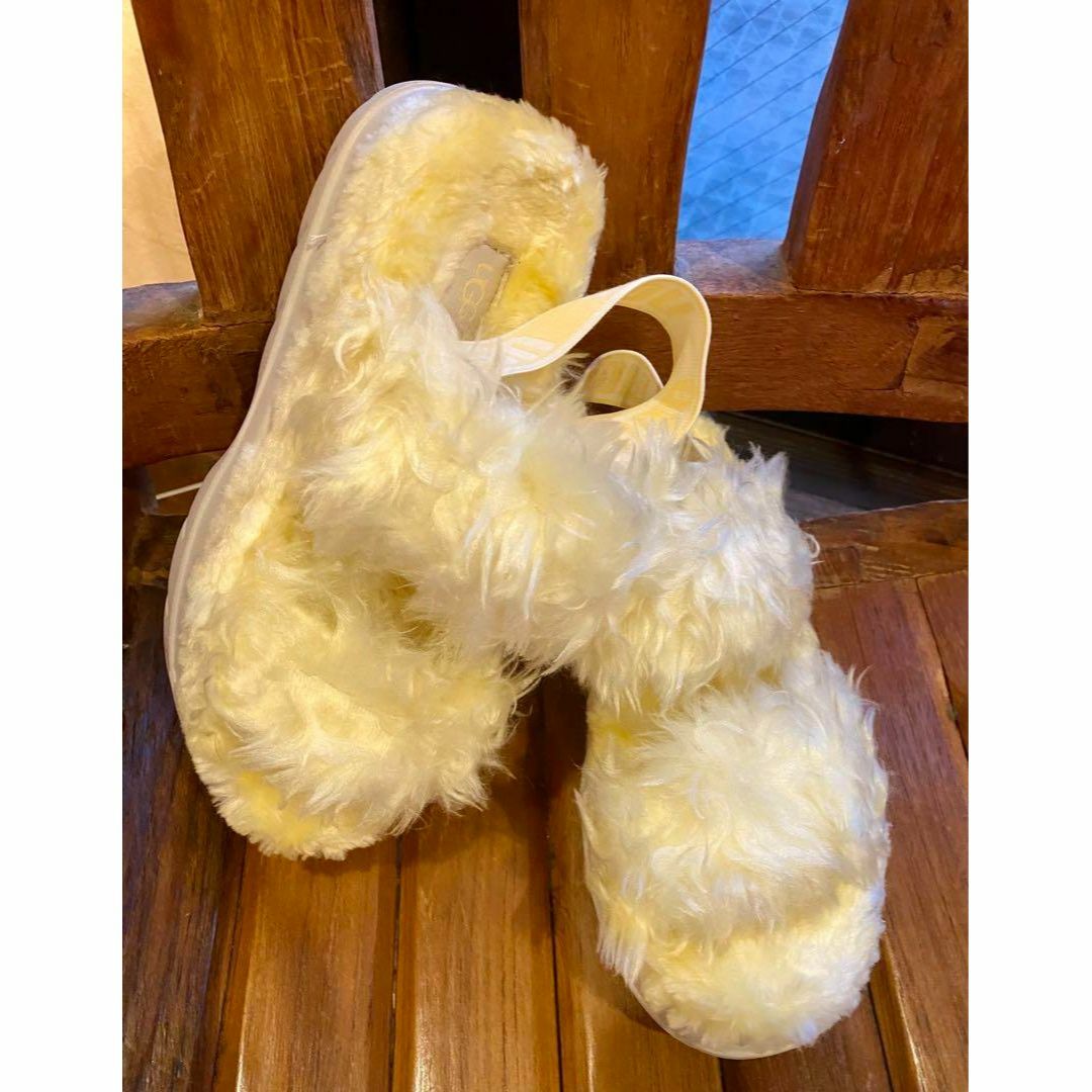 UGG(アグ)の新品✨激レア✨めっちゃ可愛✨24✨UGG✨フラッフ シュガー✨厚底 サンダル レディースの靴/シューズ(サンダル)の商品写真