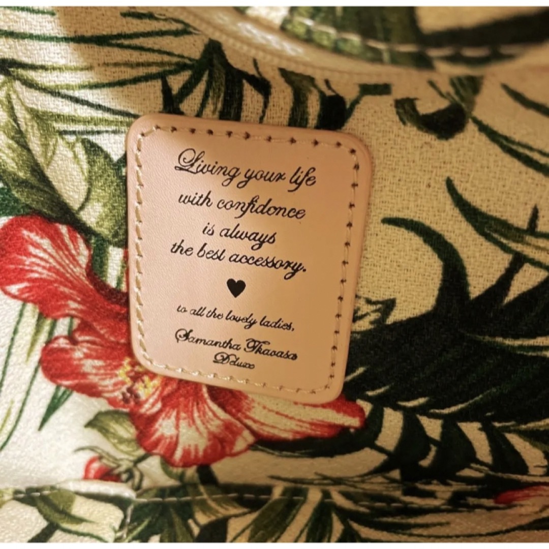 Samantha Thavasa(サマンサタバサ)のチャーム付き　サマンサタバサ　かごバック レディースのバッグ(かごバッグ/ストローバッグ)の商品写真