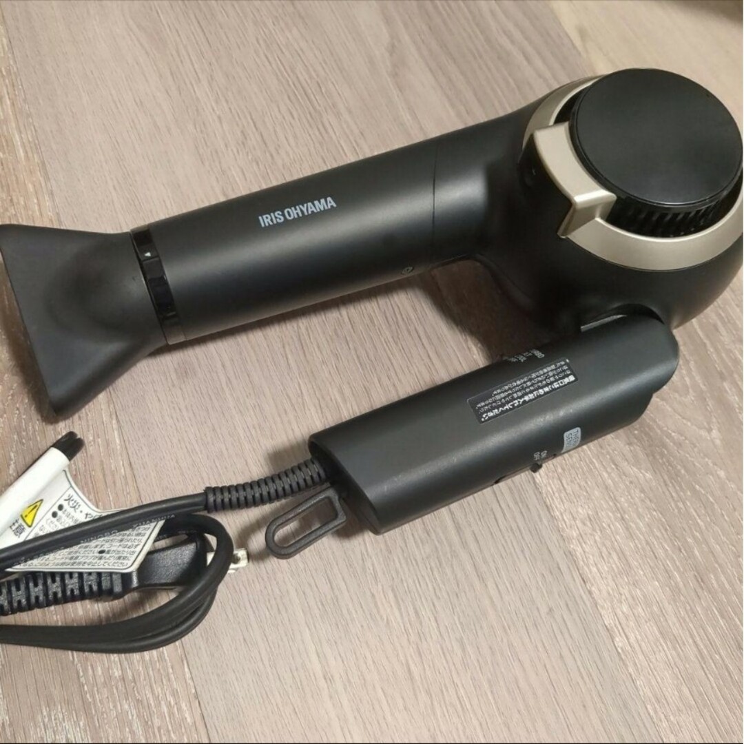ジャンク品　HDR-MC1-B ブラック　アイリスオーヤマ　ヘアドライヤー スマホ/家電/カメラの美容/健康(ドライヤー)の商品写真