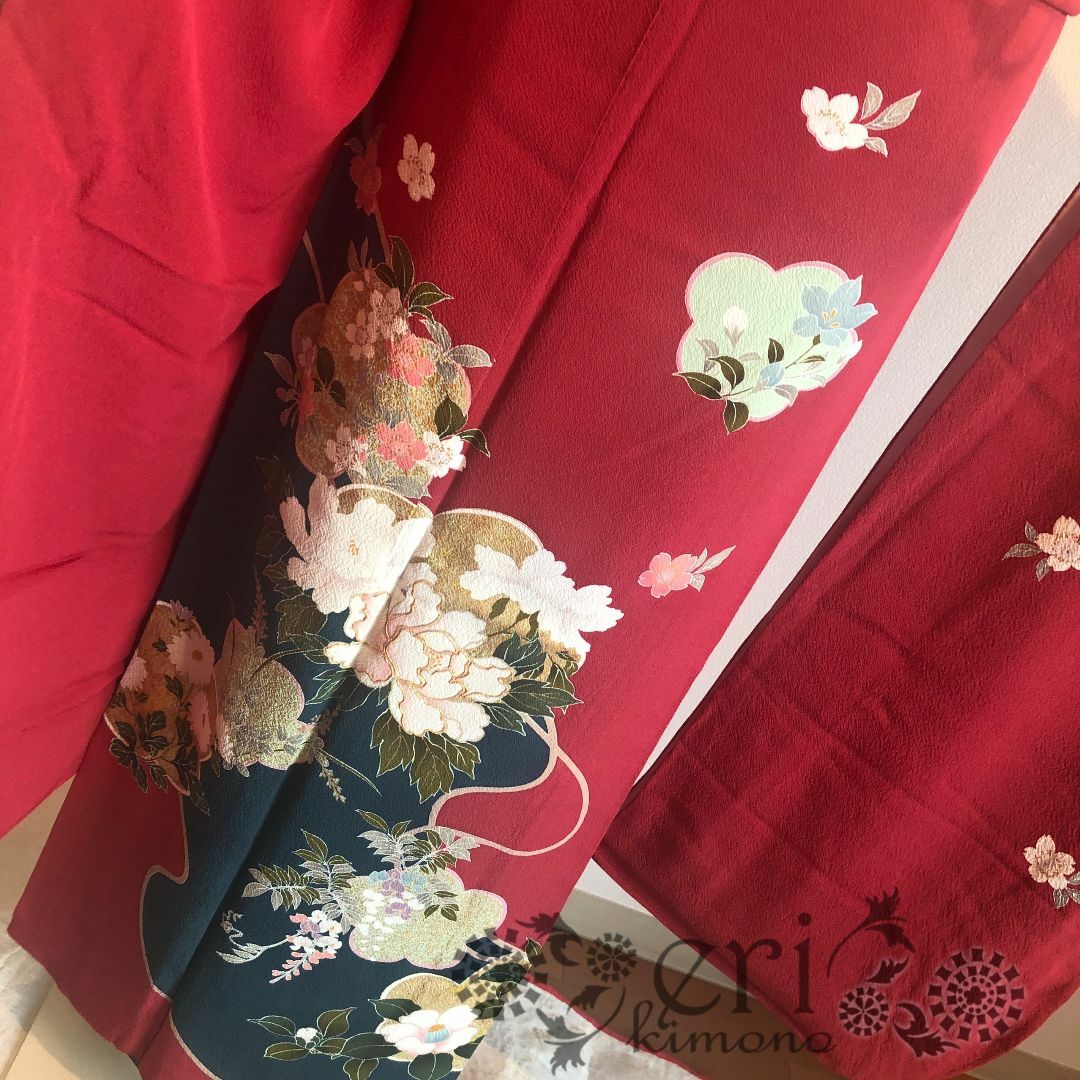 【振袖、長襦袢付き！！】赤紫と深緑♡四季のお花に金彩♡豪華な振袖 レディースの水着/浴衣(振袖)の商品写真