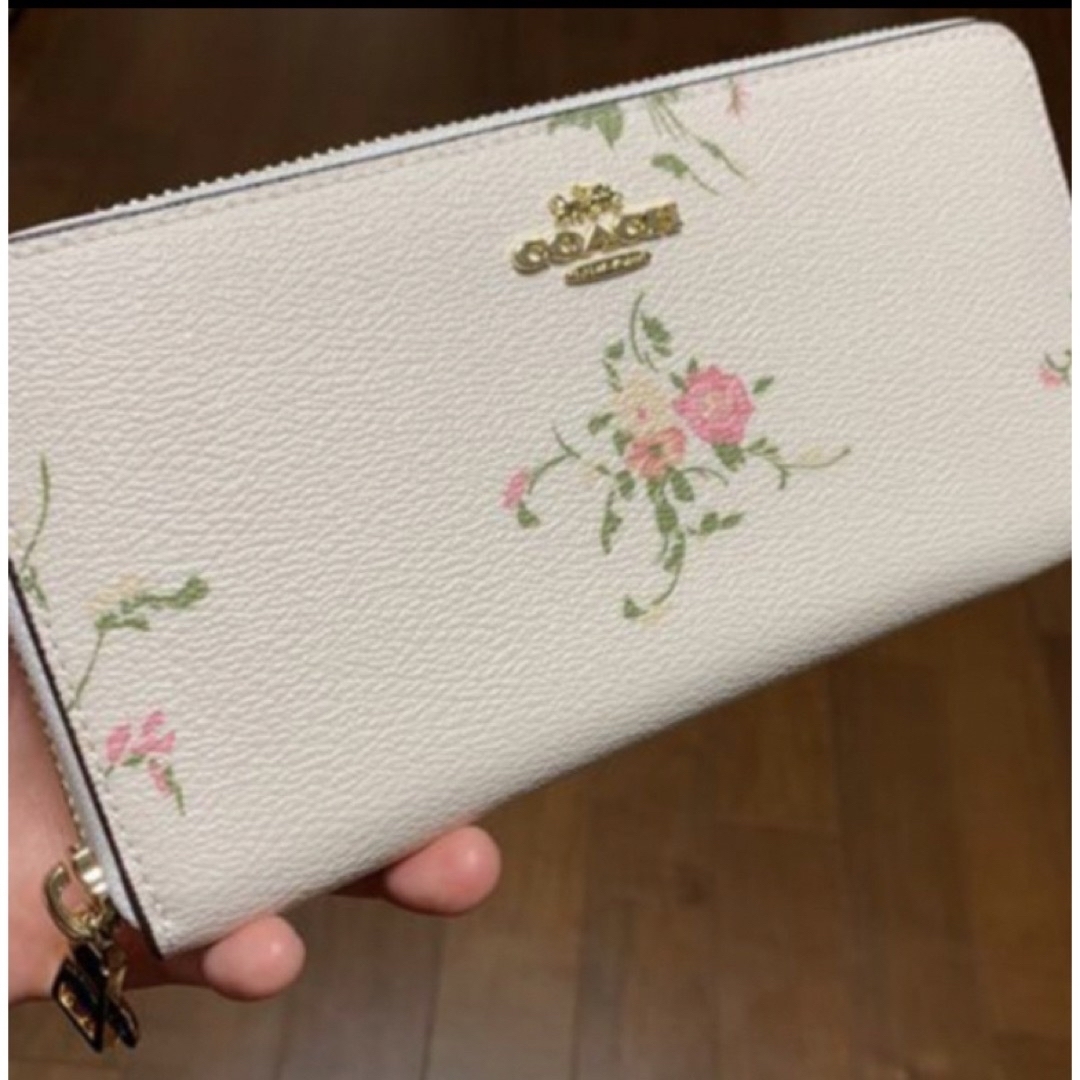 COACH(コーチ)のおまとめ　付属品なし　セール価格　コーチ　長財布　ホワイト×ピンクフラワー レディースのファッション小物(財布)の商品写真