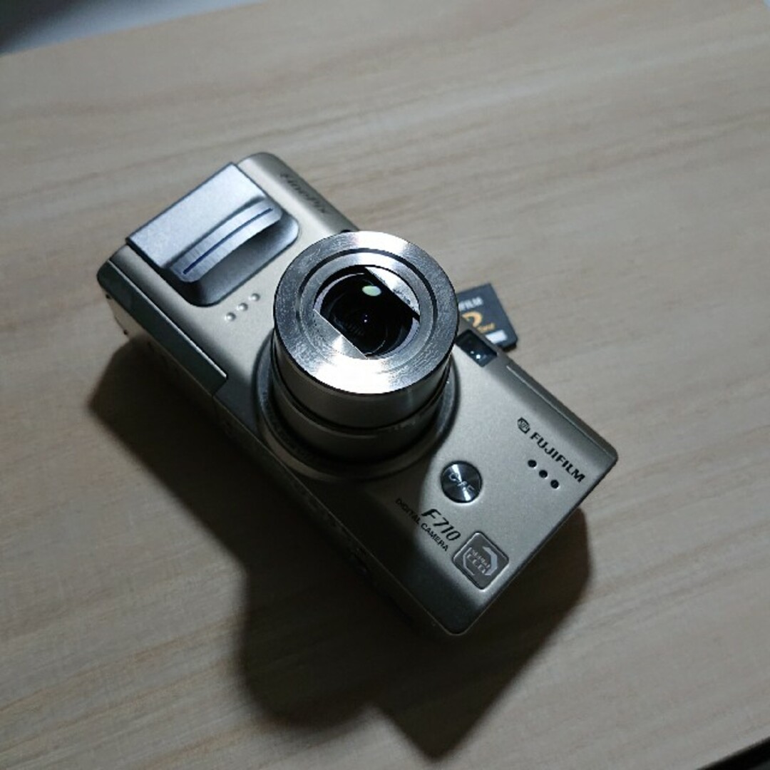 finepix f710 スマホ/家電/カメラのカメラ(コンパクトデジタルカメラ)の商品写真