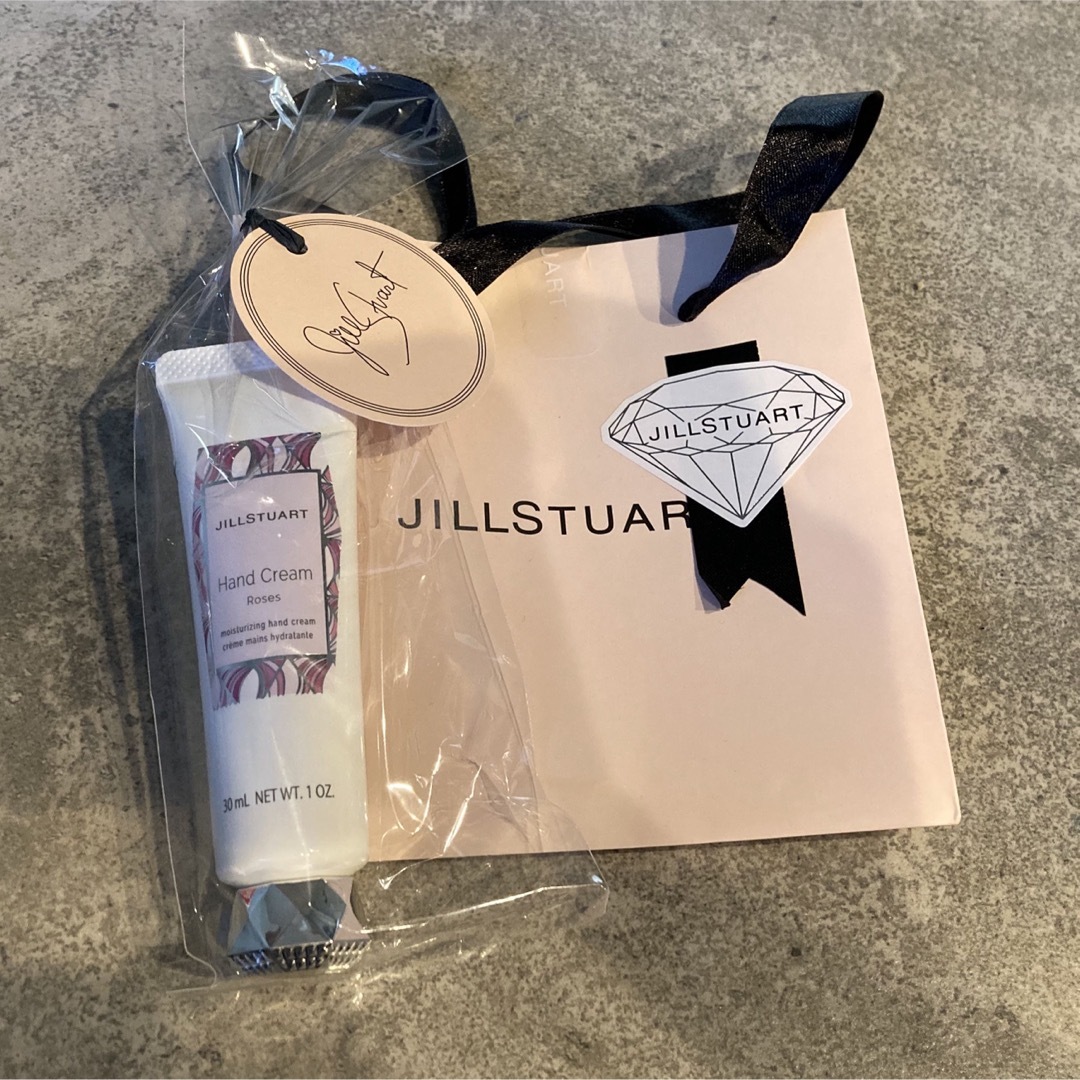 JILLSTUART(ジルスチュアート)の【専用】ジルスチュアート ハンドクリーム ロージーズ 30g コスメ/美容のボディケア(ハンドクリーム)の商品写真