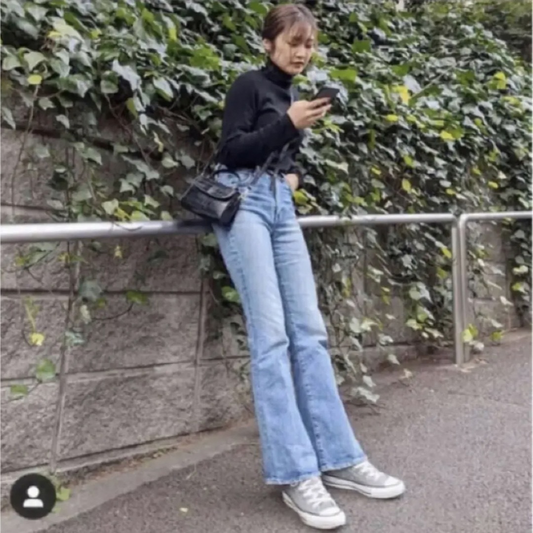 moussy(マウジー)の新品タグ付き♡MOUSSY MVS flare♡フレアデニム レディースのパンツ(デニム/ジーンズ)の商品写真