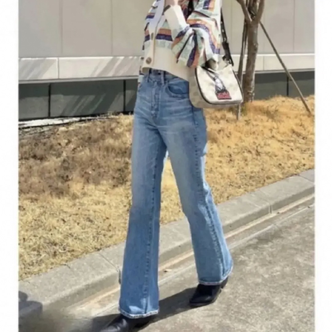 moussy(マウジー)の新品タグ付き♡MOUSSY MVS flare♡フレアデニム レディースのパンツ(デニム/ジーンズ)の商品写真