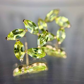 天然 ペリドット ピアス 計2.00ct K18の通販|ラクマ